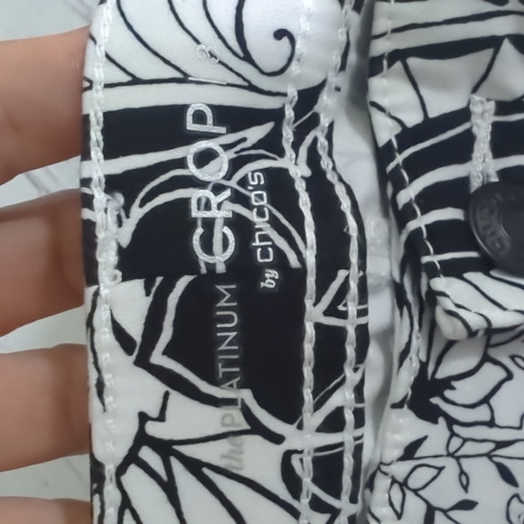 Chico's Sateen Palm Springs Floral Platinum Crop Pants Size 3 or 16 - Picture 8 of 9